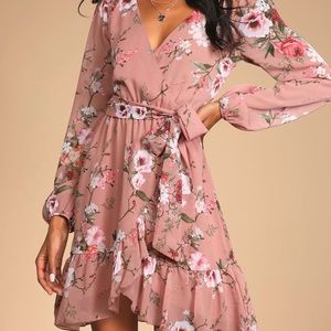 NWOT lulus long sleeve floral dress. Size s.